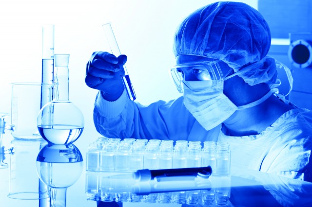 FDA共批准45个小分子靶向药物，，，，仅有13个在海内上市